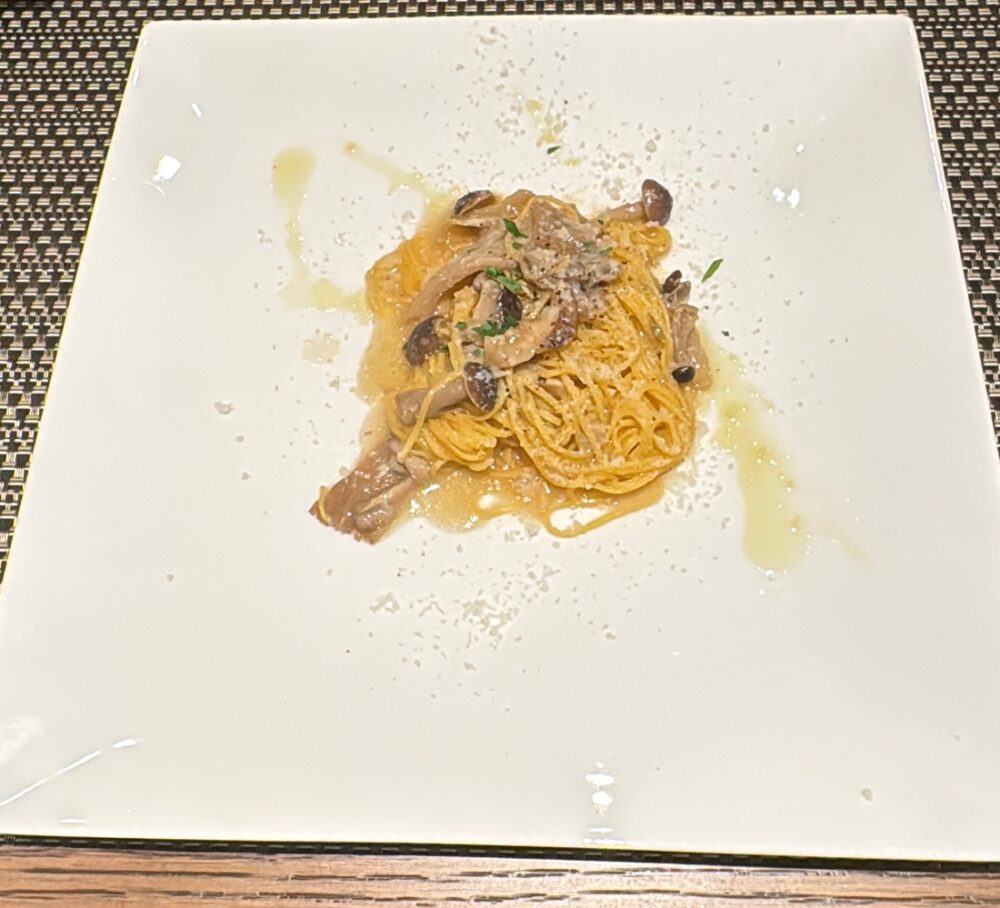 レストランのイタリアンディナーでいただいた手打ちタリオリーニ