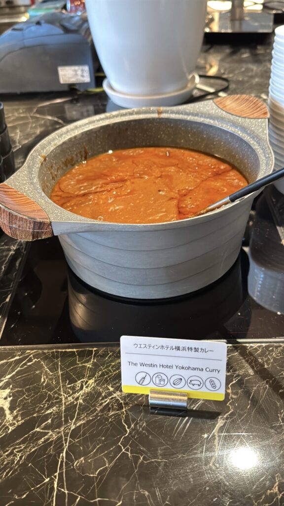 ブッフェ台に用意されたウェスティン特製カレー