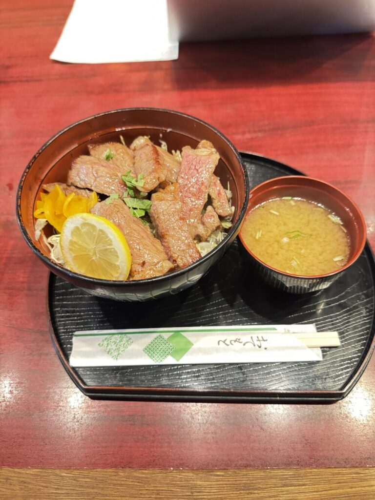 ゴードンのステーキ丼