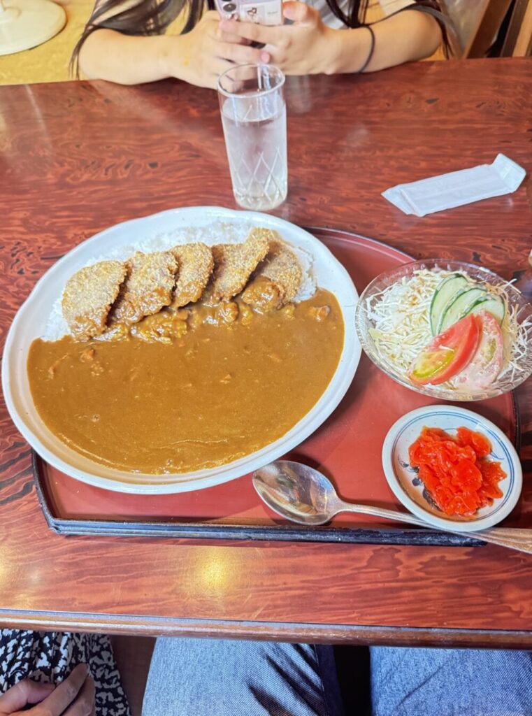 民宿山里の鹿カツカレーライス