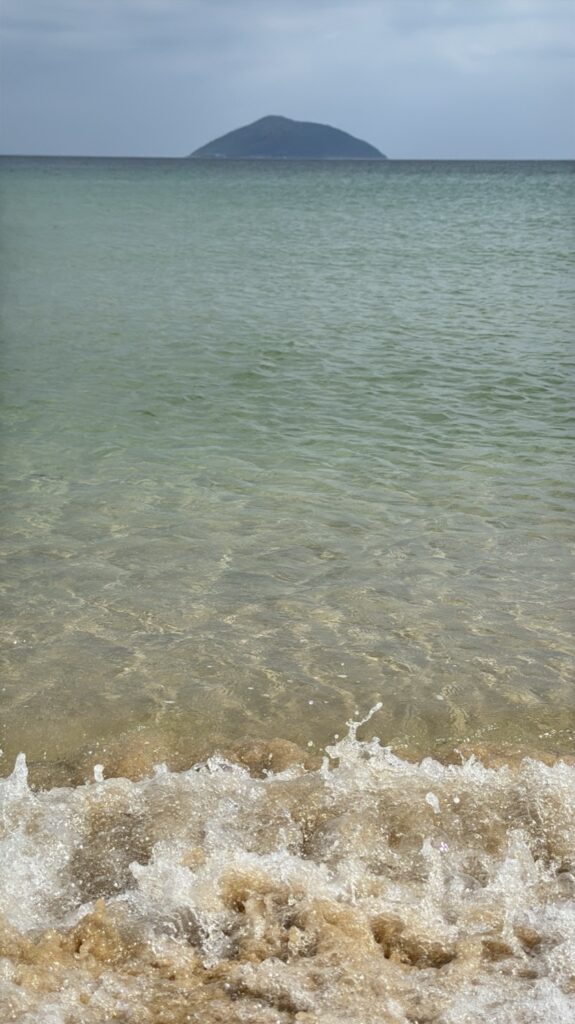姉子の浜から望む姫島
