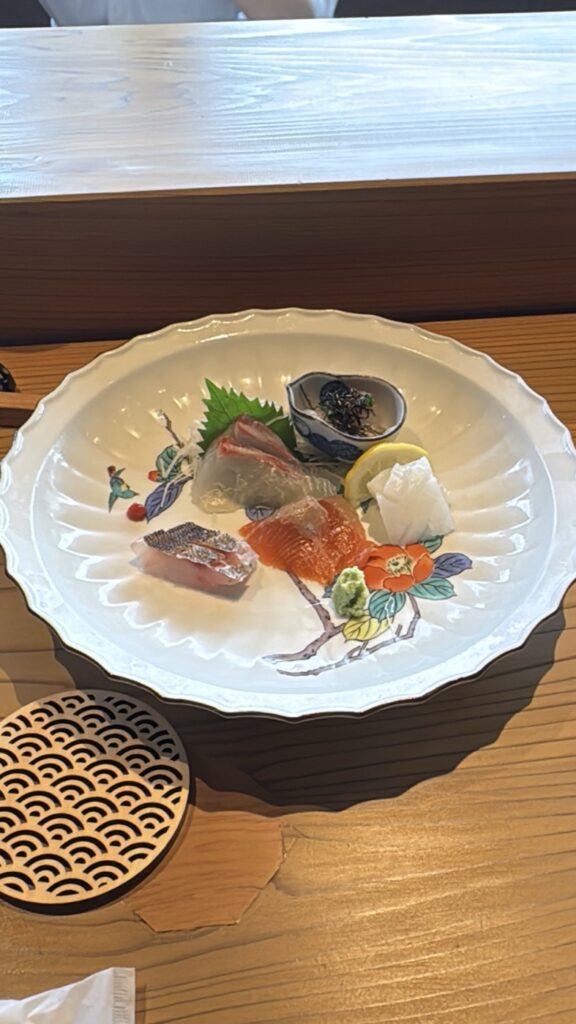 朝食の旬魚のお刺身